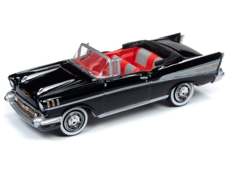 Round 2 Chevrolet Bel Air Dr No diorama 1-64 002