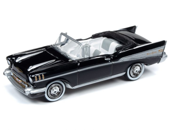 Round 2 Chevrolet Bel Air Dr No diorama 1-64 003