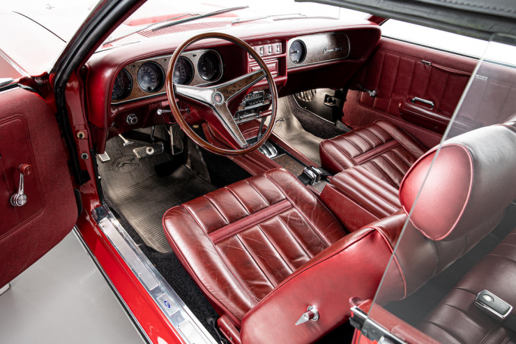 Veiling-Mercury-Cougar-XR-7-On-Her-Majestys-Secret-Service-008