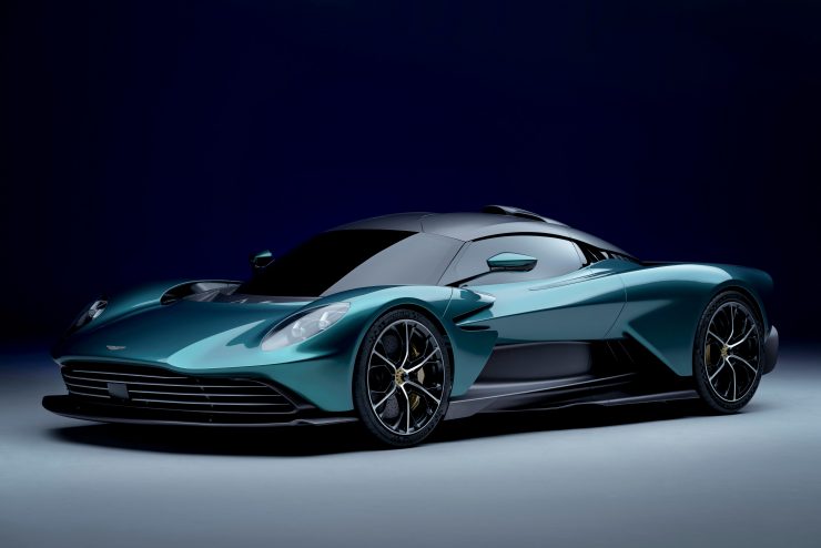 Aston-Martin-Valhalla-nieuw-voorkant