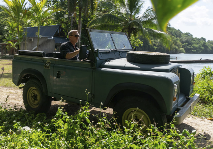 wiki_No_Time_To_Die_voertuigen_land_rover_classic_series_III